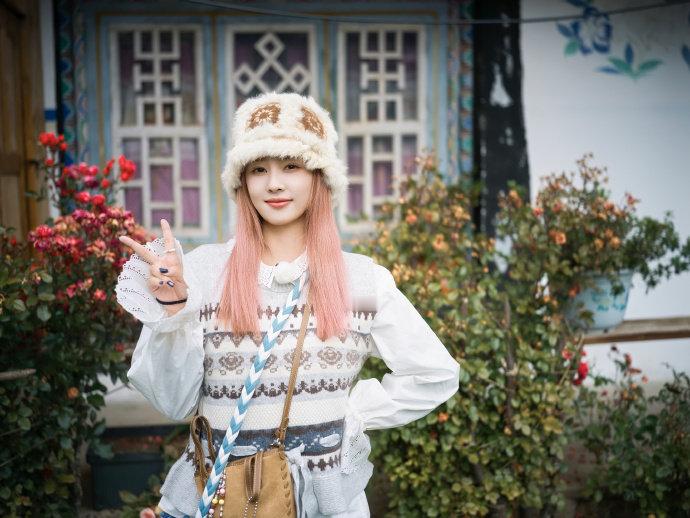 白鹿打卡了G318白鹿奔赴自由征途白鹿打卡了G318，奔赴自由征途，期待住今