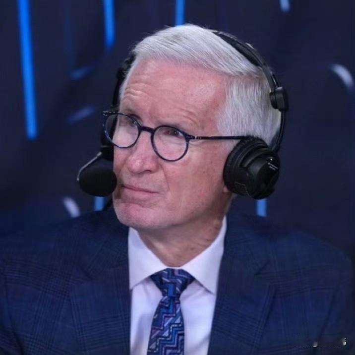 ESPN解说员迈克布林向詹姆斯致歉：“之前有人跟我说，恩比德迟到后，勒布朗当