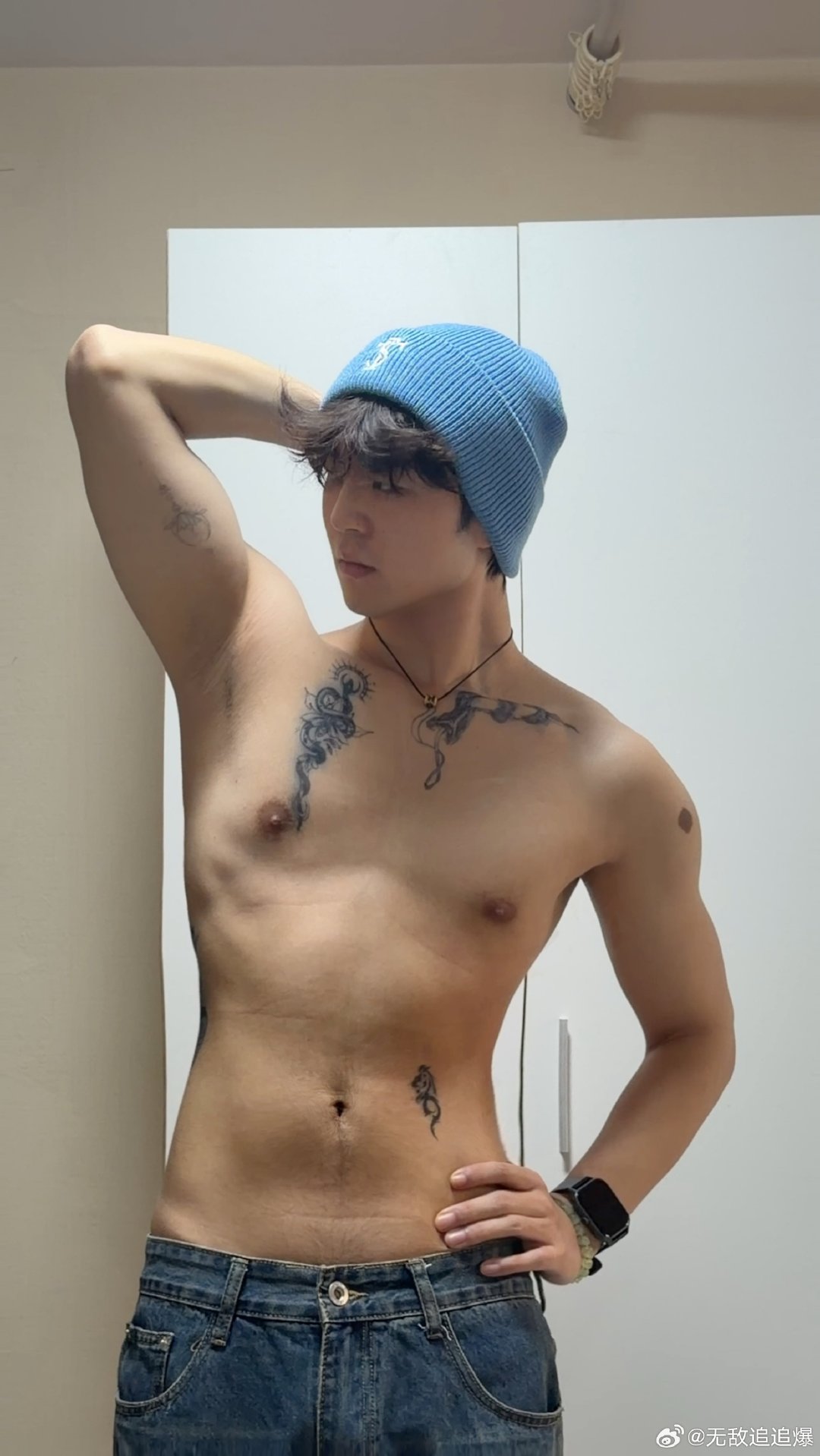 不知道，我的身材很曼妙#好身材#薄肌➕黄毛➕codex才是版本答案，努力中……​