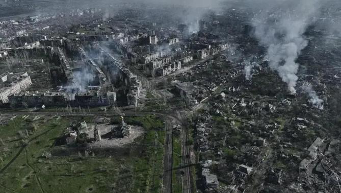 普京罕见让步！顿涅兹克成停火关键，乌克兰百万伤亡换来的残酷代价