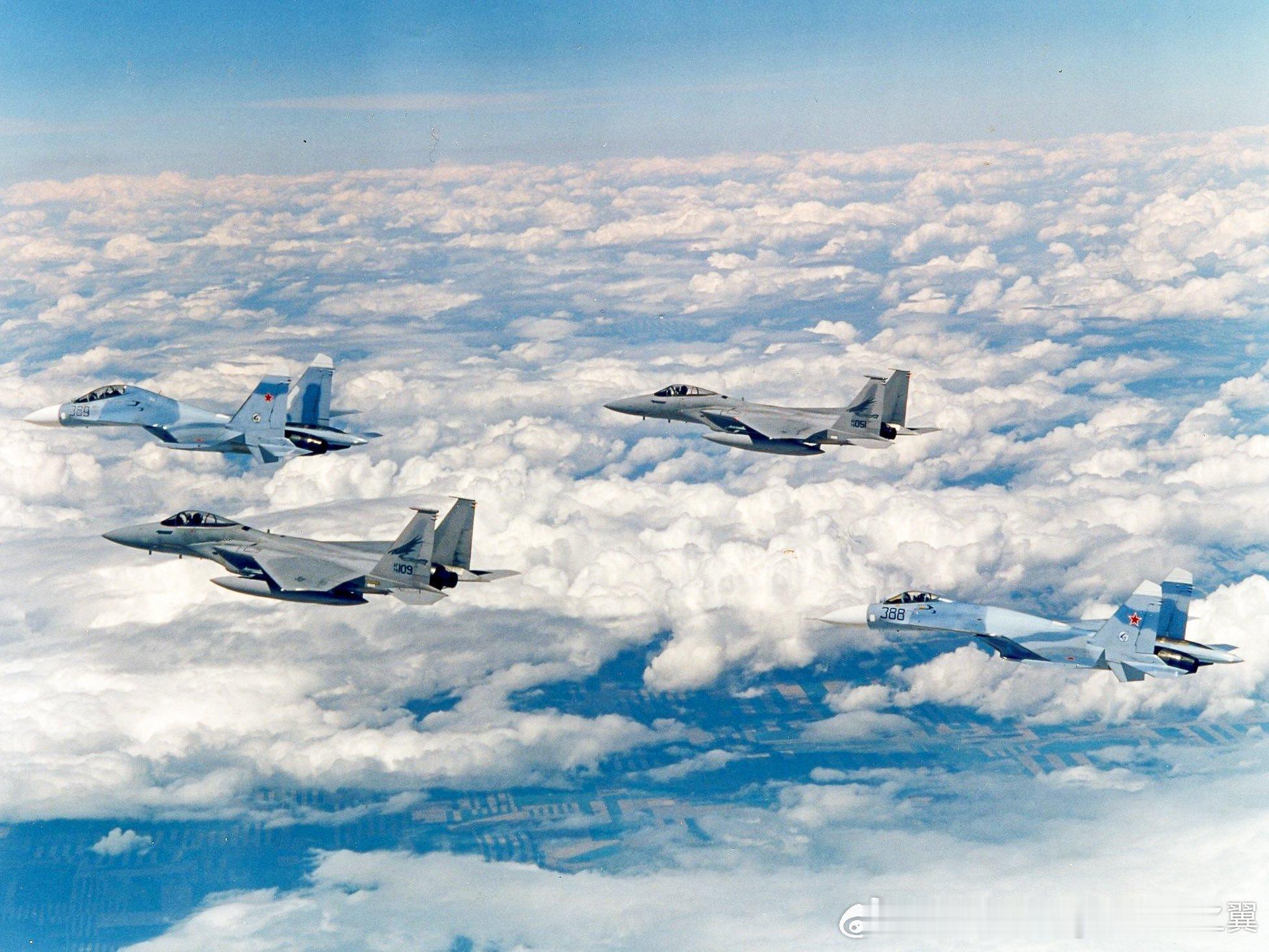 1990年苏联空军388和389号苏-27访美​​​