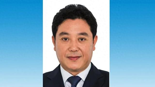 上海一区迎来新任区委书记