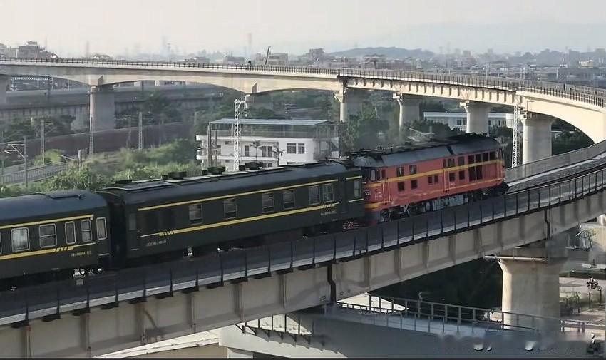 广州铁路枢纽之江大联络线。这条线路是伴随着广湛高铁施工，广茂铁路广佛段拆除，为广