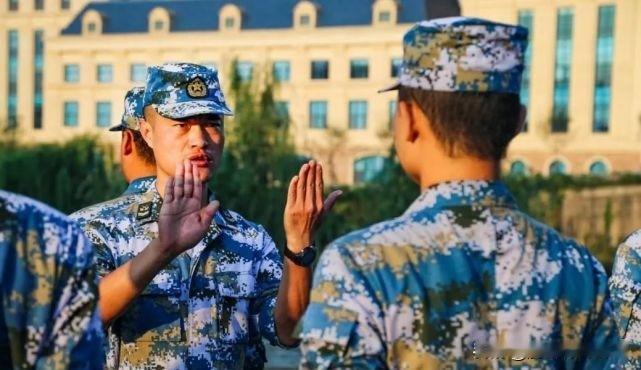 训练节奏：雷打不动的日常-每天必练：通常早上有早操（队列或跑步），下午有专