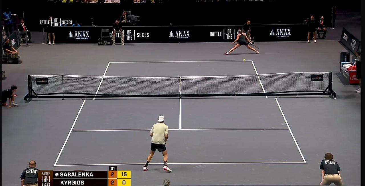 男女网球确实是两项运动！萨巴伦卡的场地小了9%，克耶高斯的发球仅限一次（失误即丢