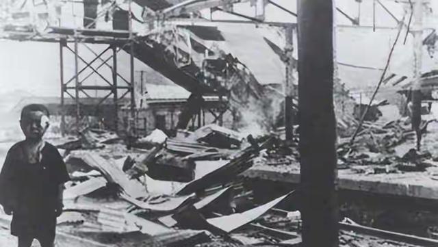日本战败80年来，为了挽回战败国的面子形家，日本的媒体舆论，曾从幼儿园启蒙开始，