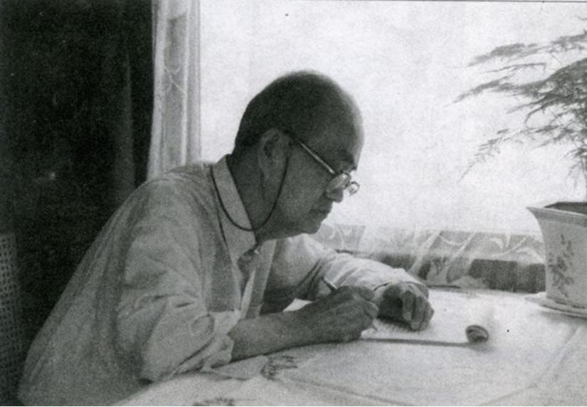 1967年劳动节当天，毛主席按照行程前往天安门城楼参加典礼，当专车经过一处住宅时