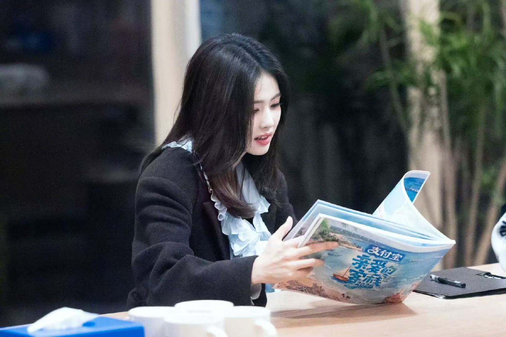 白鹿亲爱的客栈开播文白鹿来客栈解锁一下全新体验哇！白鹿来客栈解锁一下全新体验～坐