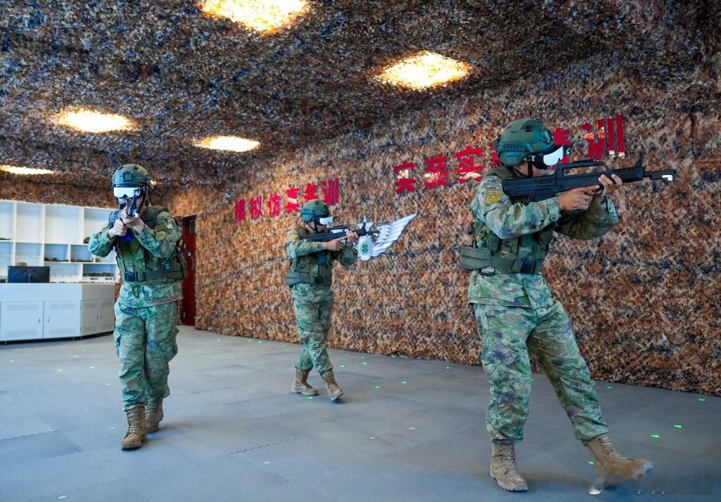 预提指挥军士无人机快速升空，机器狗穿越障碍…新疆塔城军分区预提指挥军士，围绕新装