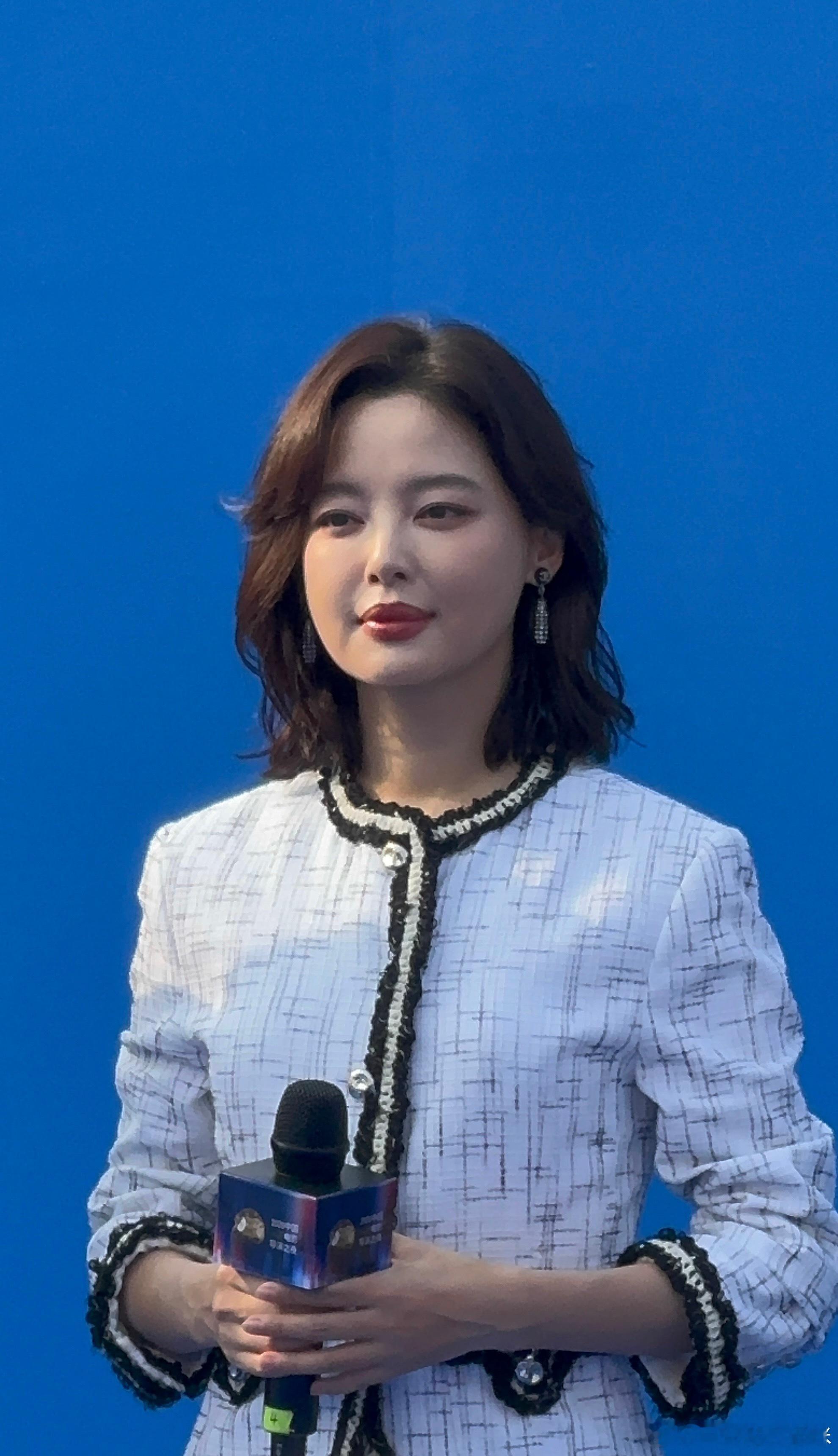 辛芷蕾出席中国电影导演之夜身着Chanel最新系列期待今晚的好消息中国电影导演之