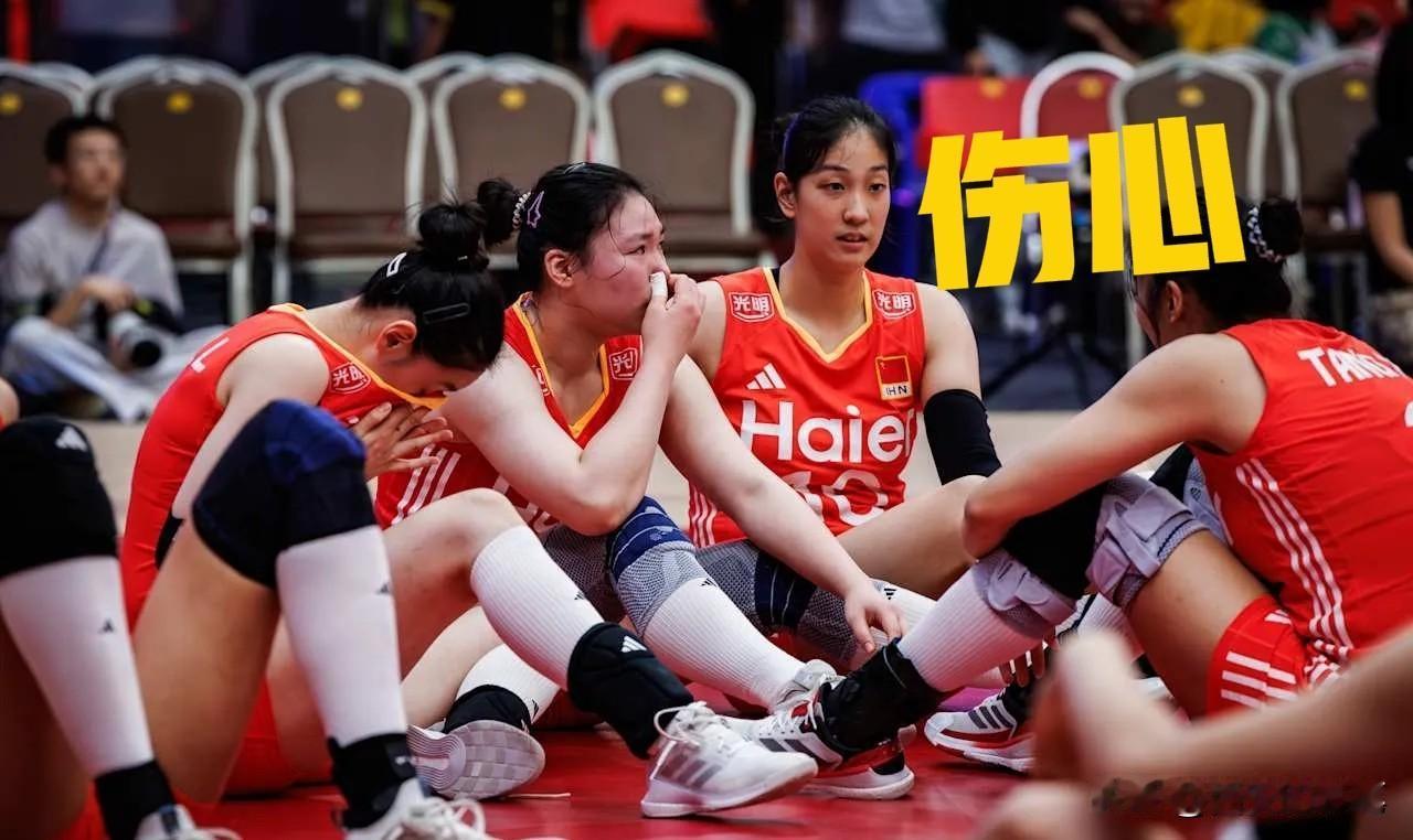 当法国女排笑着合影的时候，吴梦洁正流着不甘心的泪水[笑着哭]估计连法国女排也想不