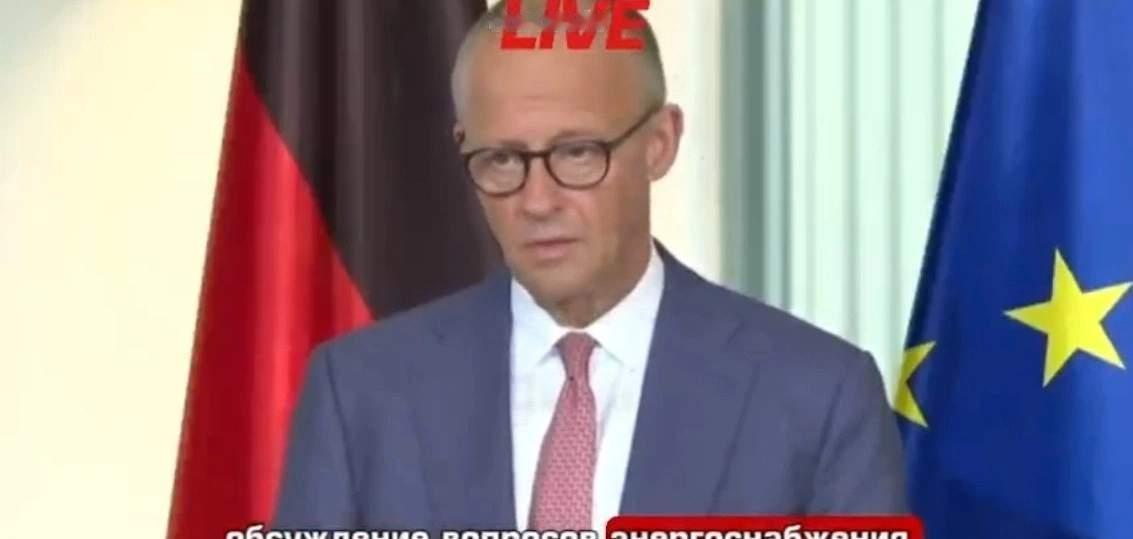 哈萨克斯坦总统托卡耶夫当着德国总理默茨的面大赞普京，现在最尴尬的可能是德国总理默