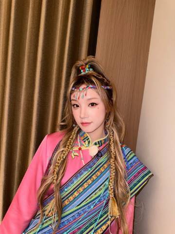 宋雨琦晒跑男藏服造型宋雨琦金发藏族公主宋雨琦晒跑男藏服造型