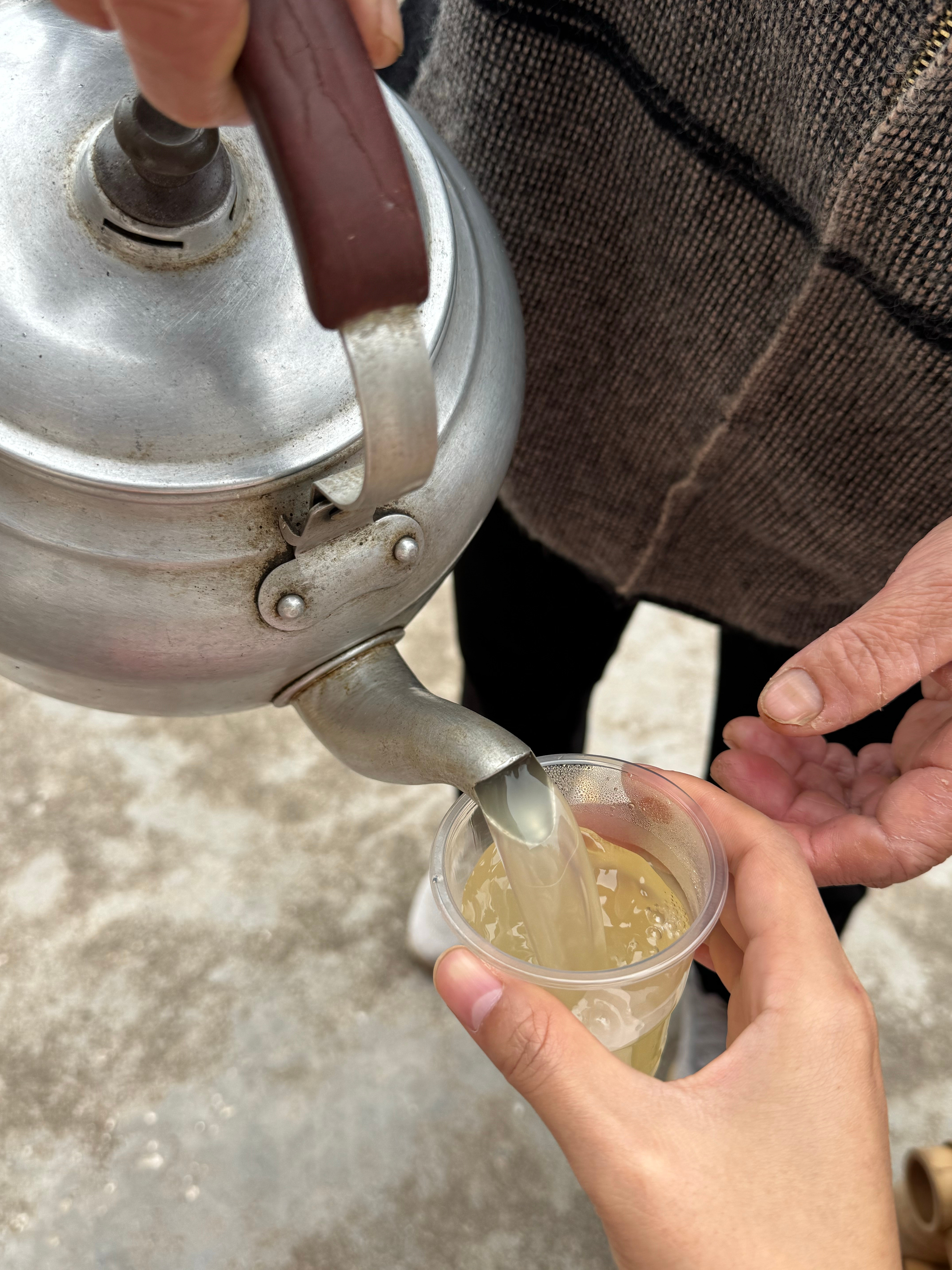 哇，亲戚家自己酿的米酒，好甜好好喝