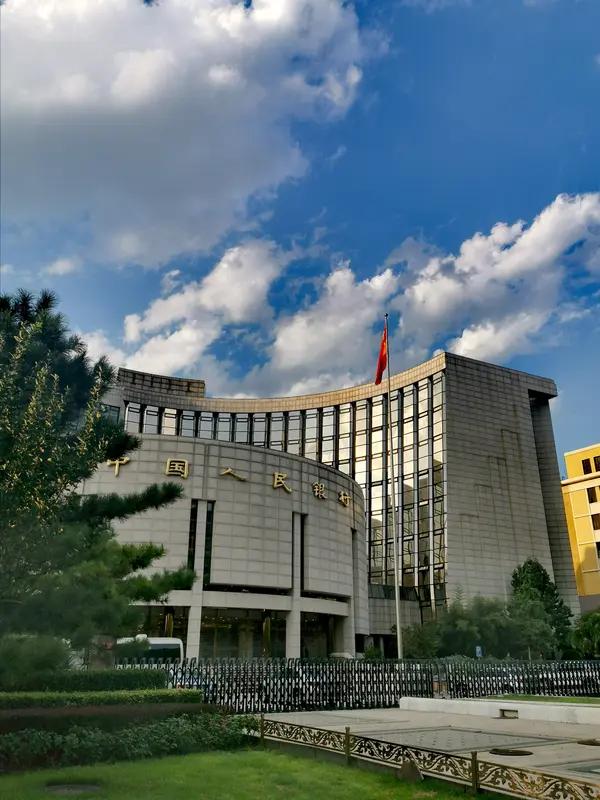 央行万亿流动性投放持续多久还真不好说。就拿2025年来说，11月25日开展100