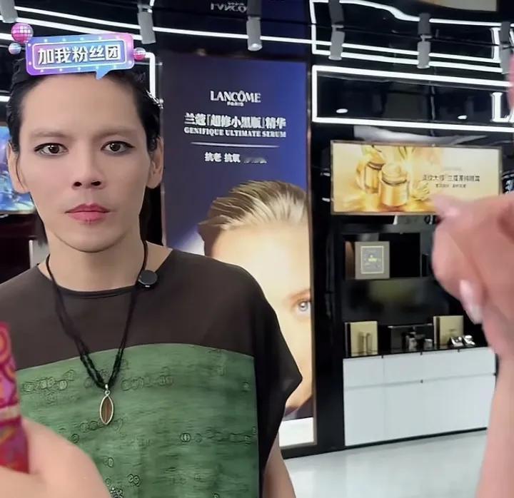 向佐，果然没让向华强失望。向华强以前强制向佐练武功，主要是为了分散观众的注意力