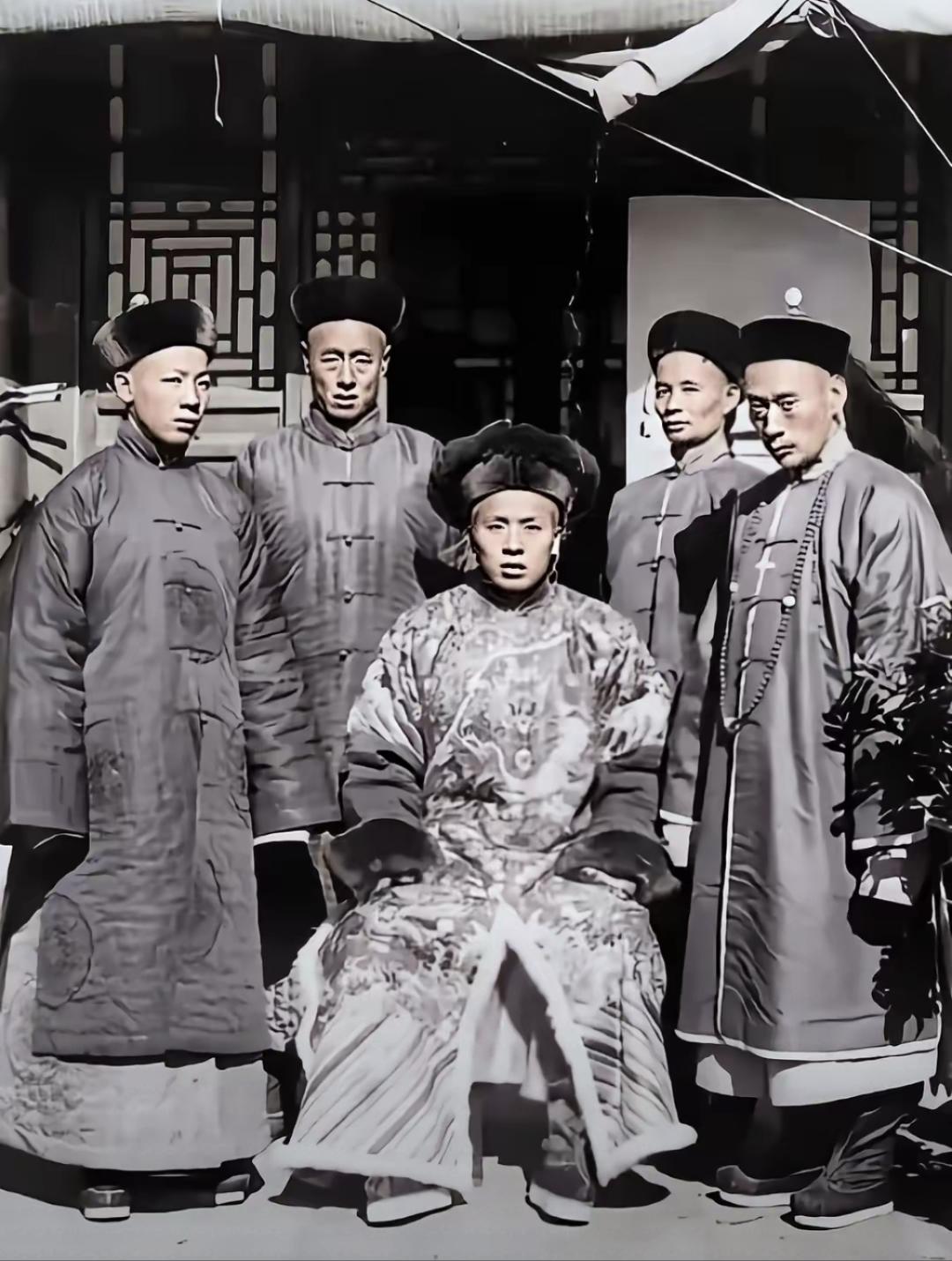 清朝的侍卫，安保工作就是一个迷。乾隆时期，有个四品官员乾隆不认识，让人一问，发现