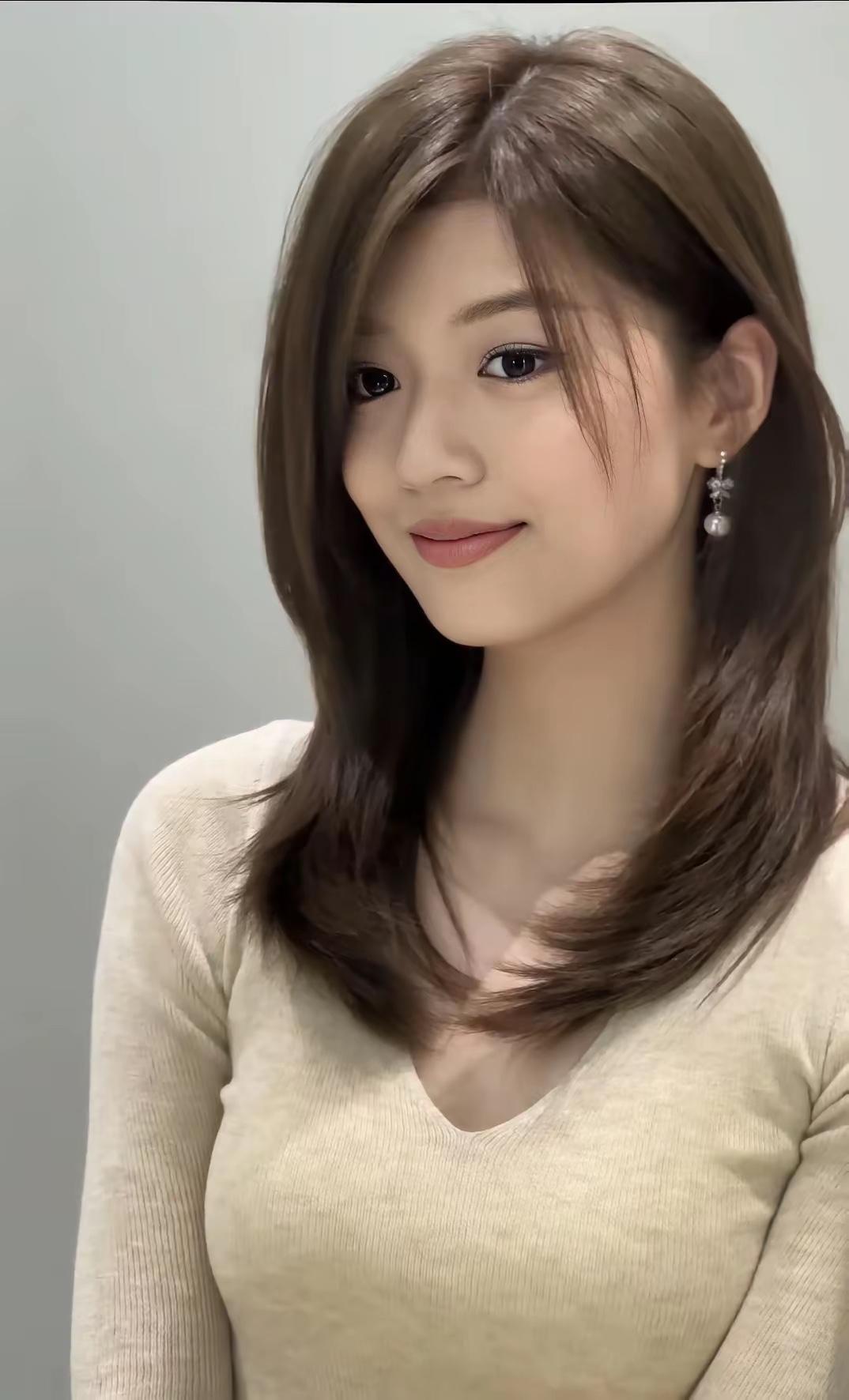 美女究竟能有多美美的女孩，一定长相好看、身材好。