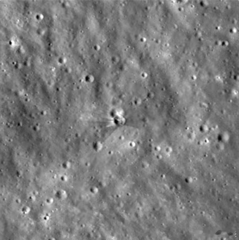 （CNN）美国宇航局绕月卫星拍摄的新图像显示，本月早些时候，一枚偏离轨道的Sp