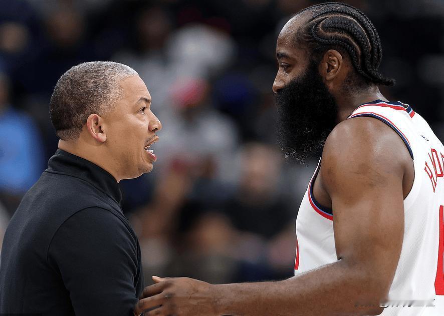 哈登这心态真的稳。11月11日快船输球后，他就说无法控制整个西部局势和剩下72场