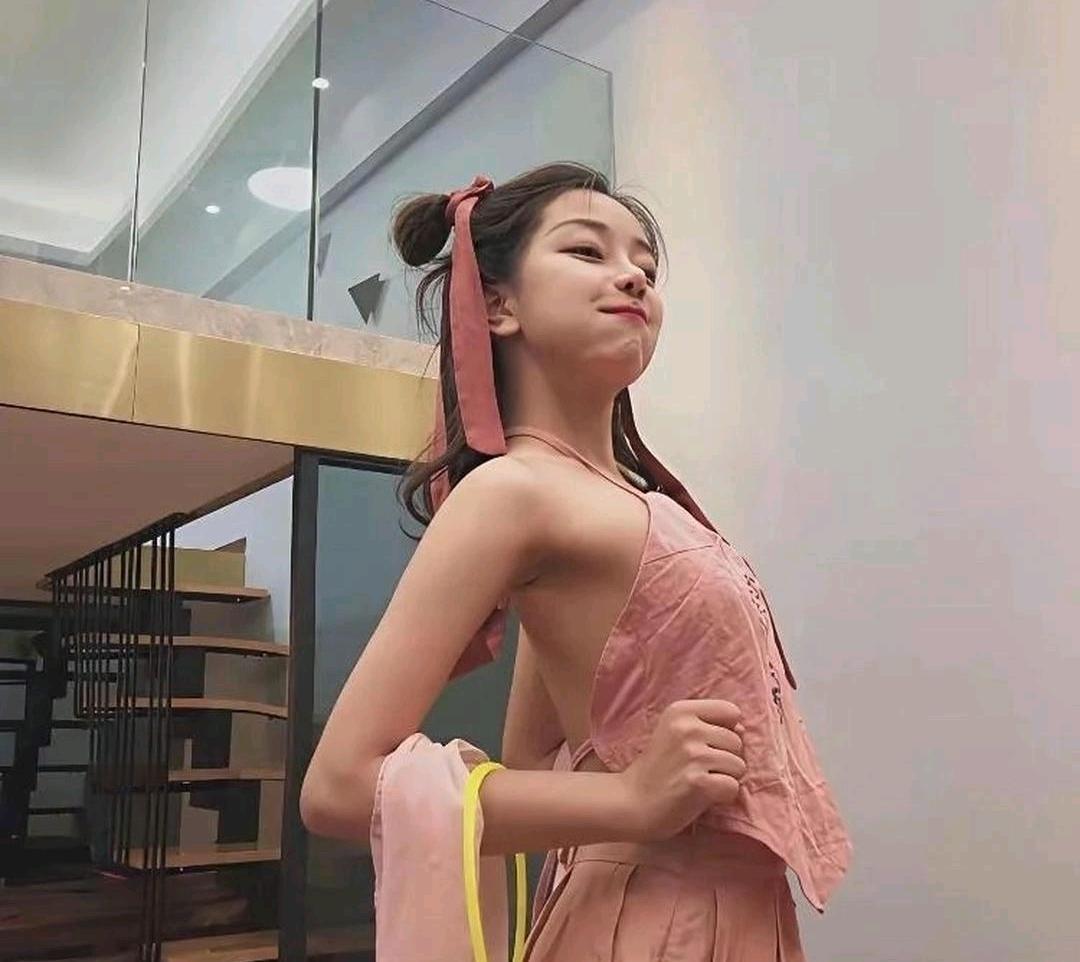 这才是成年人喜欢的哪吒吧？哪吒和龙王三太子一起玩耍，龙王想叫上金吒和木吒一起