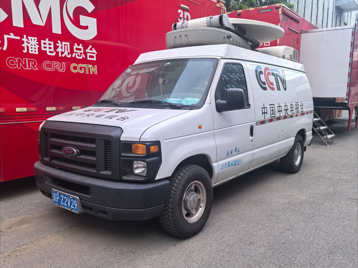 #特殊车辆#没有比福特E更帅的Van怎么看怎么好看这批车算是所谓的中规车三色尾灯带后雾灯的后杠跟原版
