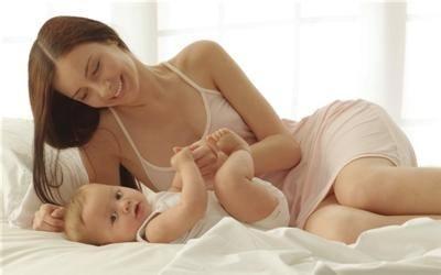 母乳提供宝宝营养 新手妈妈哺乳须知