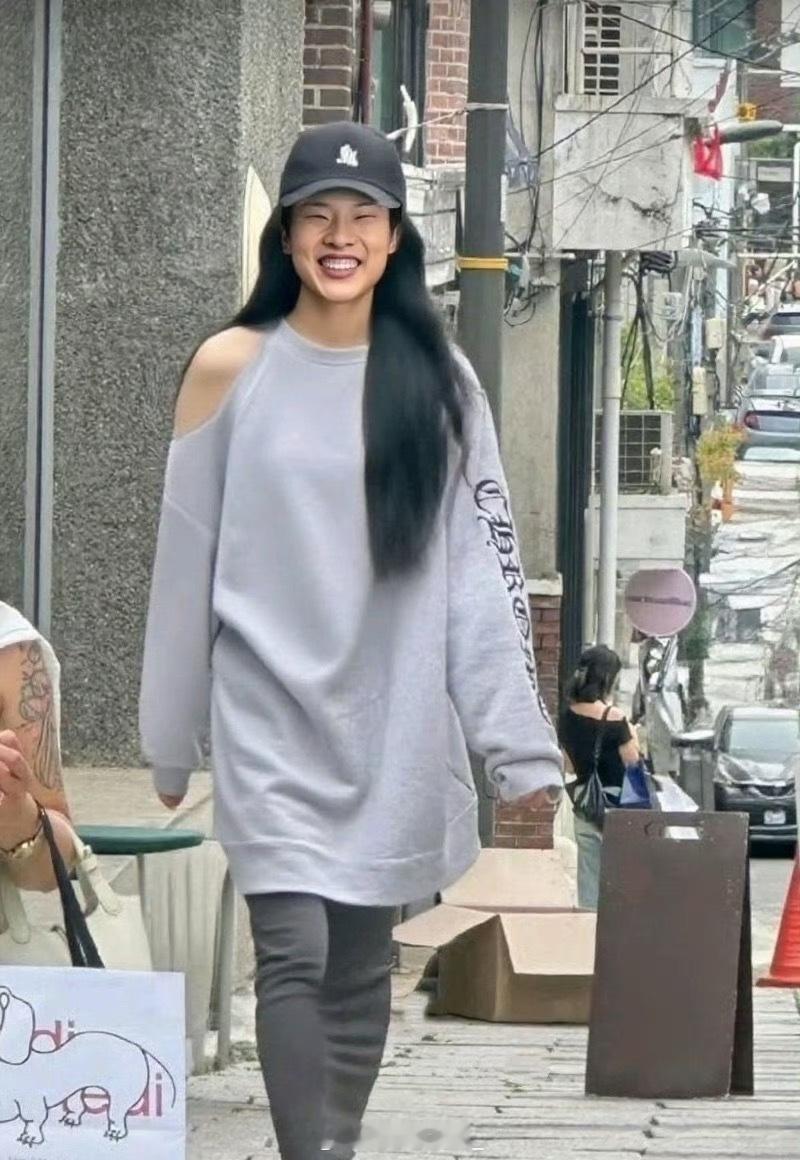 王勉易梦玲不要造谣好吗，说了是志胜戴了假发。​​​​