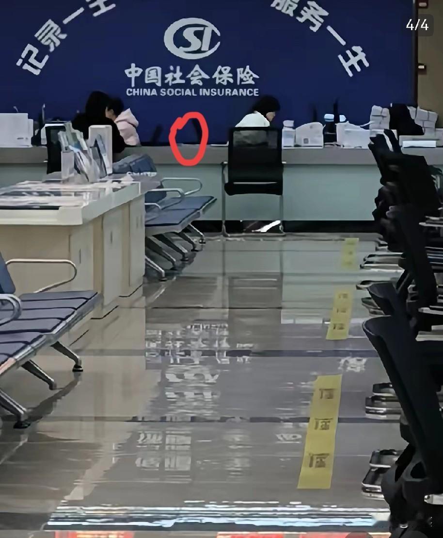 我小叔子在社保局上班，今天特意叮嘱我：如果35岁以上没稳定工作的人，要慎重