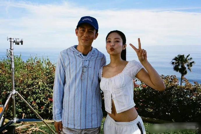 Jennie发了与陈冠希的合照​​​这是什么奇怪的同框​​​​