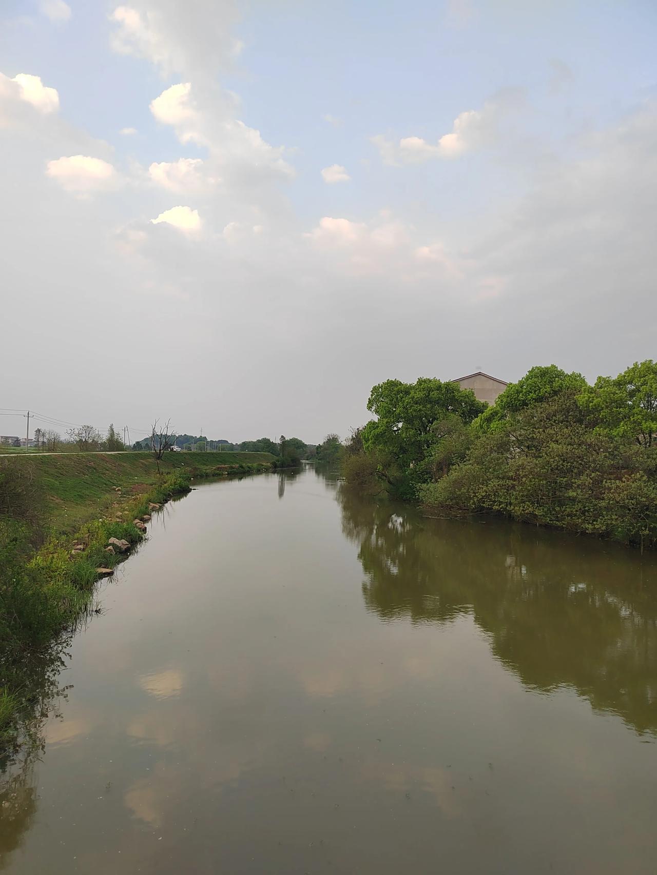 锦惠渠末端的江南水乡风光蓝坊是高安最江南最水乡的乡镇，首先在于锦江，其次与锦