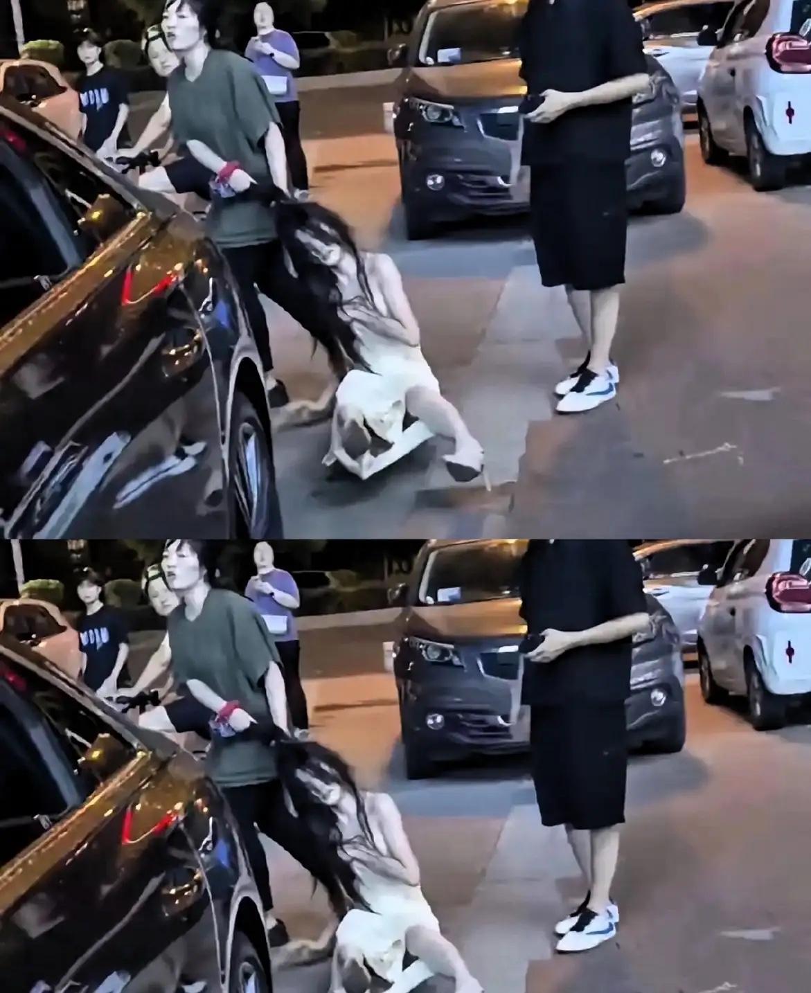湖南邵阳某商场，原配“暴打小三”，从二楼拖到一楼，小三的白裙子让扯的稀烂，而那个