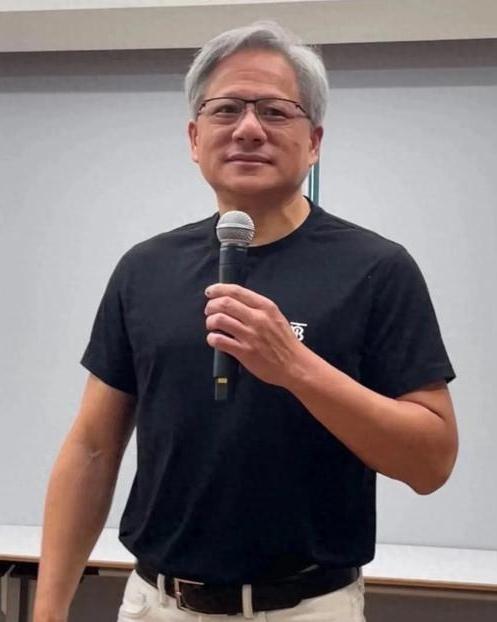 【英伟达（NVIDIA）首席执行官黄仁勋接受Axios独家专访时表示，中