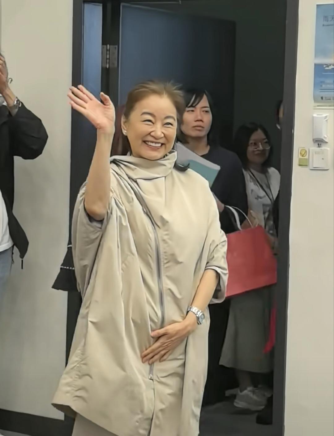 林青霞如今状态，看着真是好呢！曾有东南亚第一美女的美誉。71岁的她还是漂亮依然，