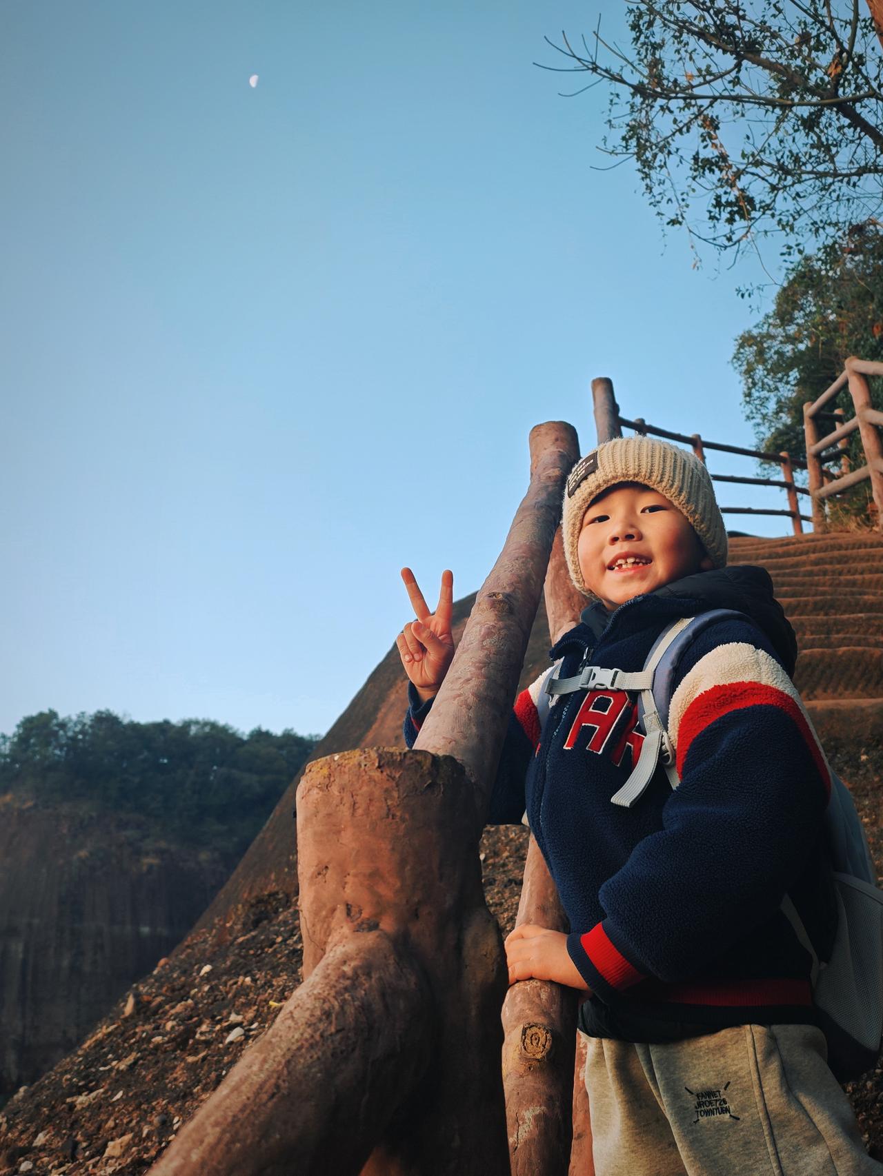 南方的冷和北方的冷那可太不一样了。北方的冷是干冷，气温常常能降到零下二三十度，户