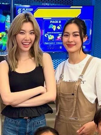 妻妻像秒了全世界​​​