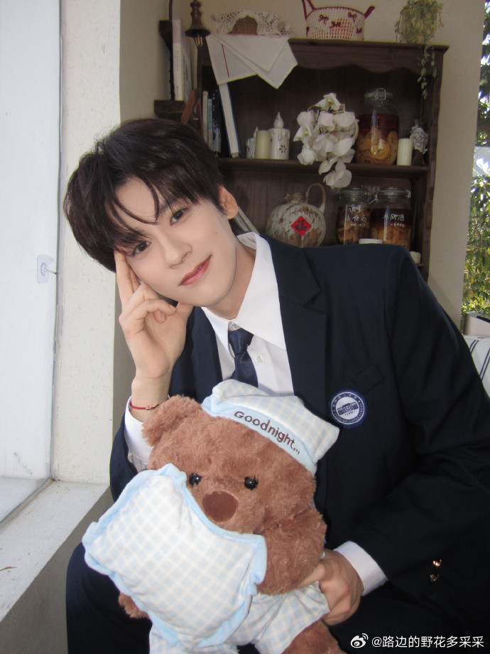 魏哲鸣听到演暗恋就来了魏哲鸣出道14年暗恋龄20年谁懂啊，看别人演霸总：哦又