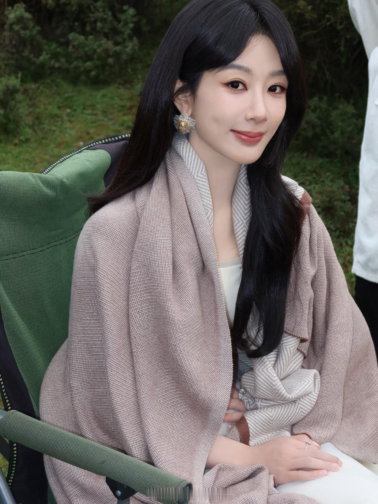 杨紫生命树官媒发文统计杨紫这个官媒发文多到一张图放不下，太牛了美女