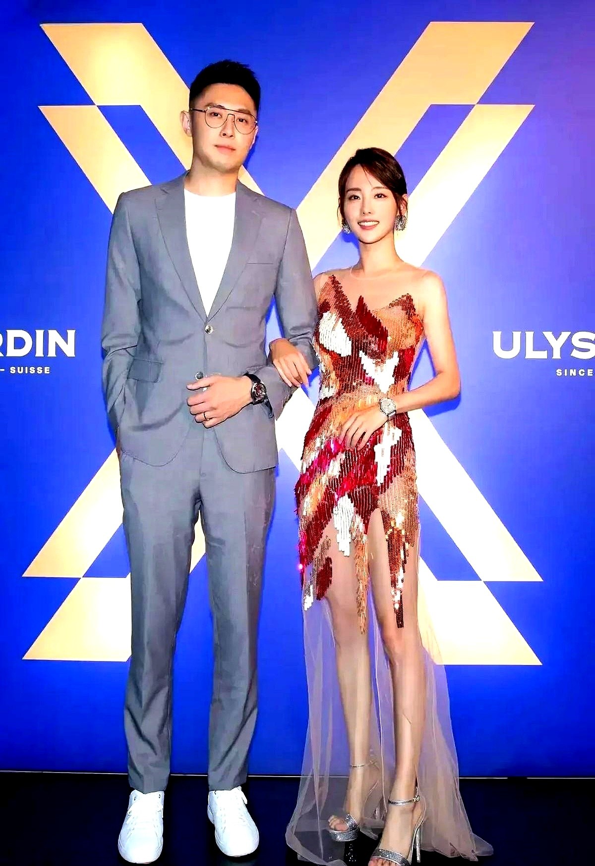 虽然两人从未公开宣布是否离婚，但当年站在一起，真的是郎才女貌，堪称银幕佳偶。