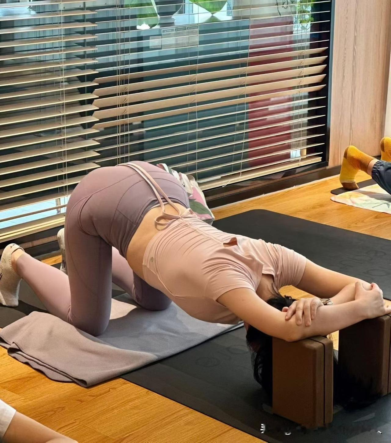 你发现没身边过得好的中年女人，都有一个共性。她们的衣服不一定是大牌，但永远干