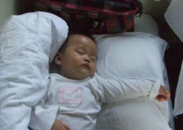 宝宝上幼儿园了还没分房睡, 爸妈都不好意思了
