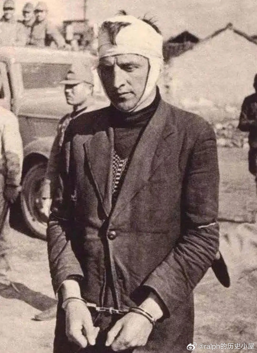 前两张图是抗战时期日军俘虏的苏联援华志愿航空队人员，网上多称这是1938年7月1