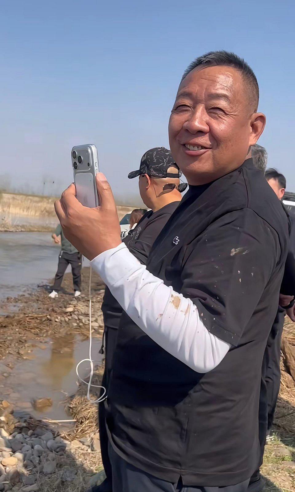 有人说大佬们都用啥手机一目了然不得不说，iPhone在名人圈子里依旧很火，但