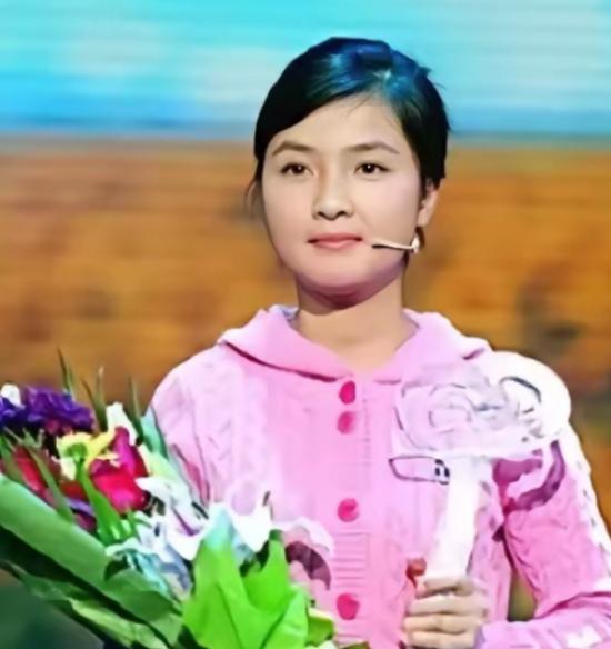 1996年，山西1女孩，5岁时父亲车祸去世，母亲无力抚养5个孩子，含泪把她送人，