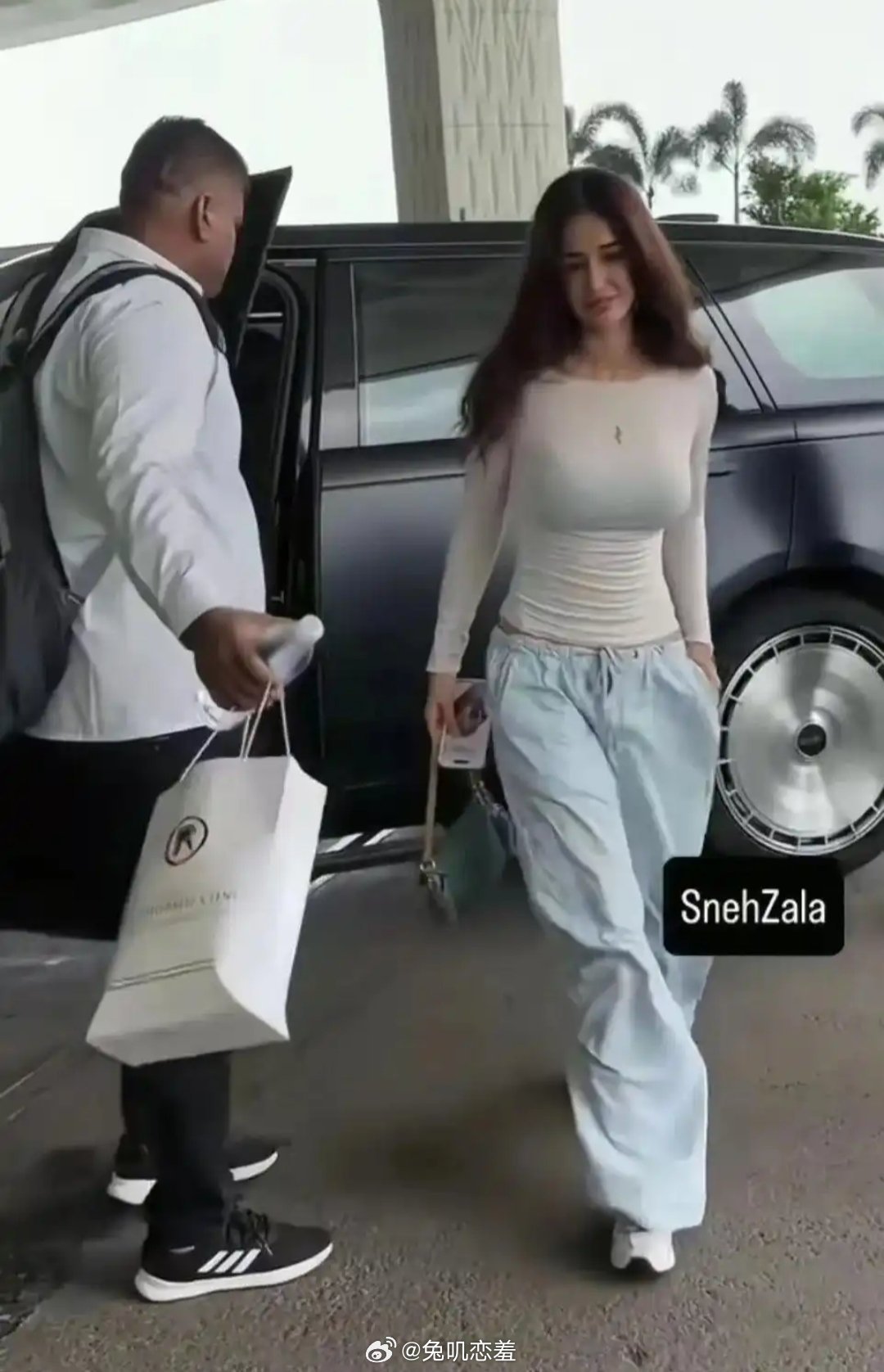 印度第一美人迪莎帕塔尼，身高175cm，体脂率只有12%​​​