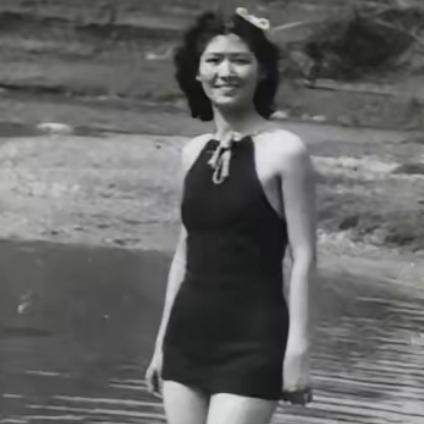 1914年，31岁的阎锡山，娶了14岁的小妾，洞房之夜，阎锡山对小妾说：“你躺下