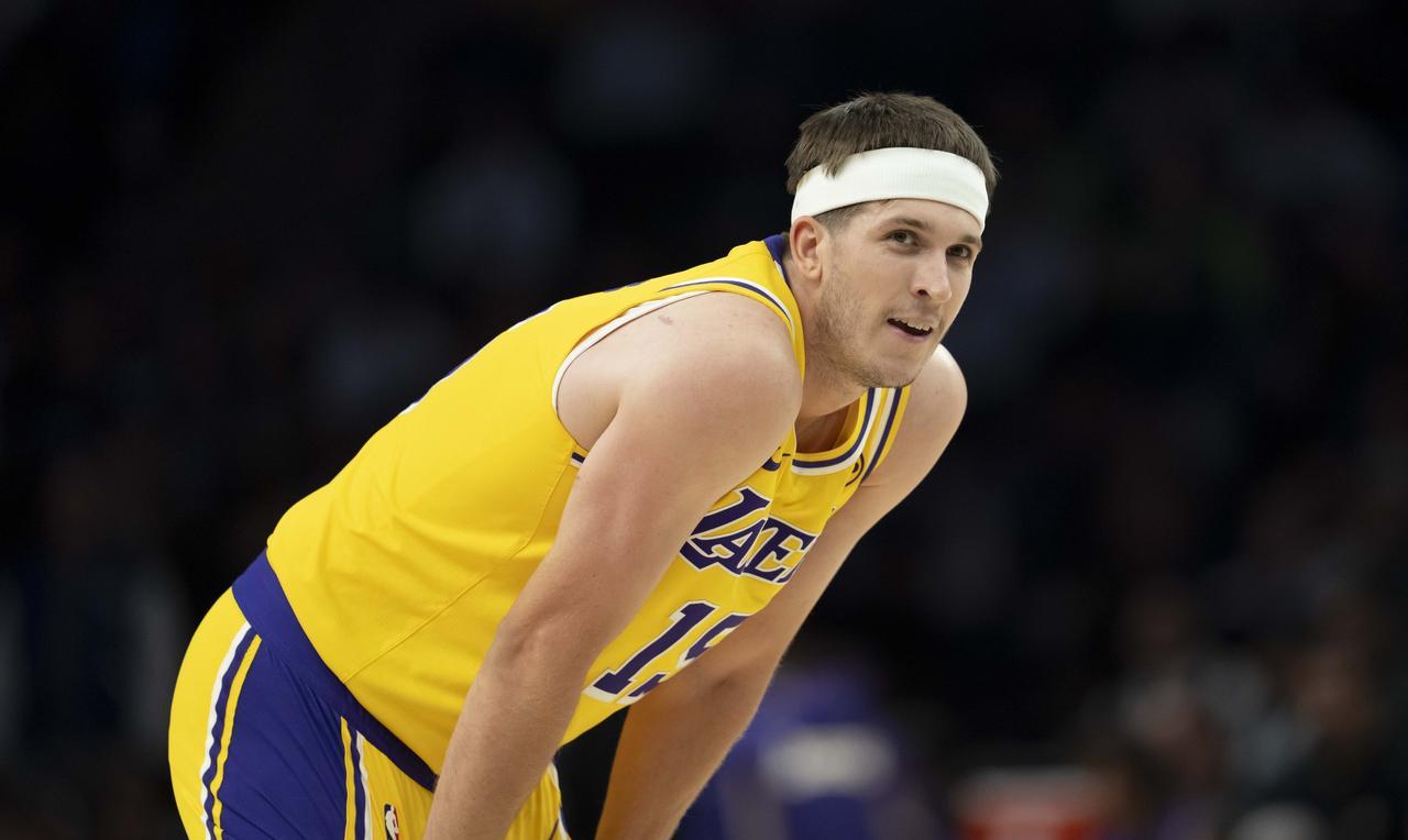 湖人老板非常不满佩林卡！美媒报道：湖人老板沃尔特对于佩林卡在赛季初期没有积极与里