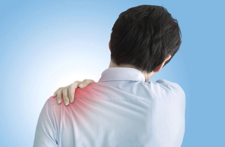 有癌入体，肩膀先知？提醒：肩膀若是出现3个异常，或是癌症信号：不少人肩膀痛了就