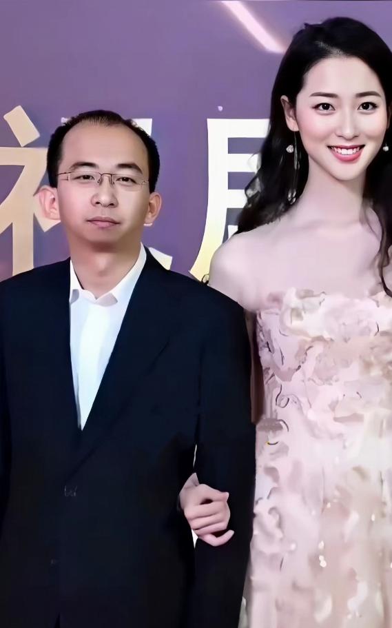 一朵鲜花插在了牛粪上！2022年坐拥10亿身家的最丑男星巨兴茂，和大美女孟久淇大