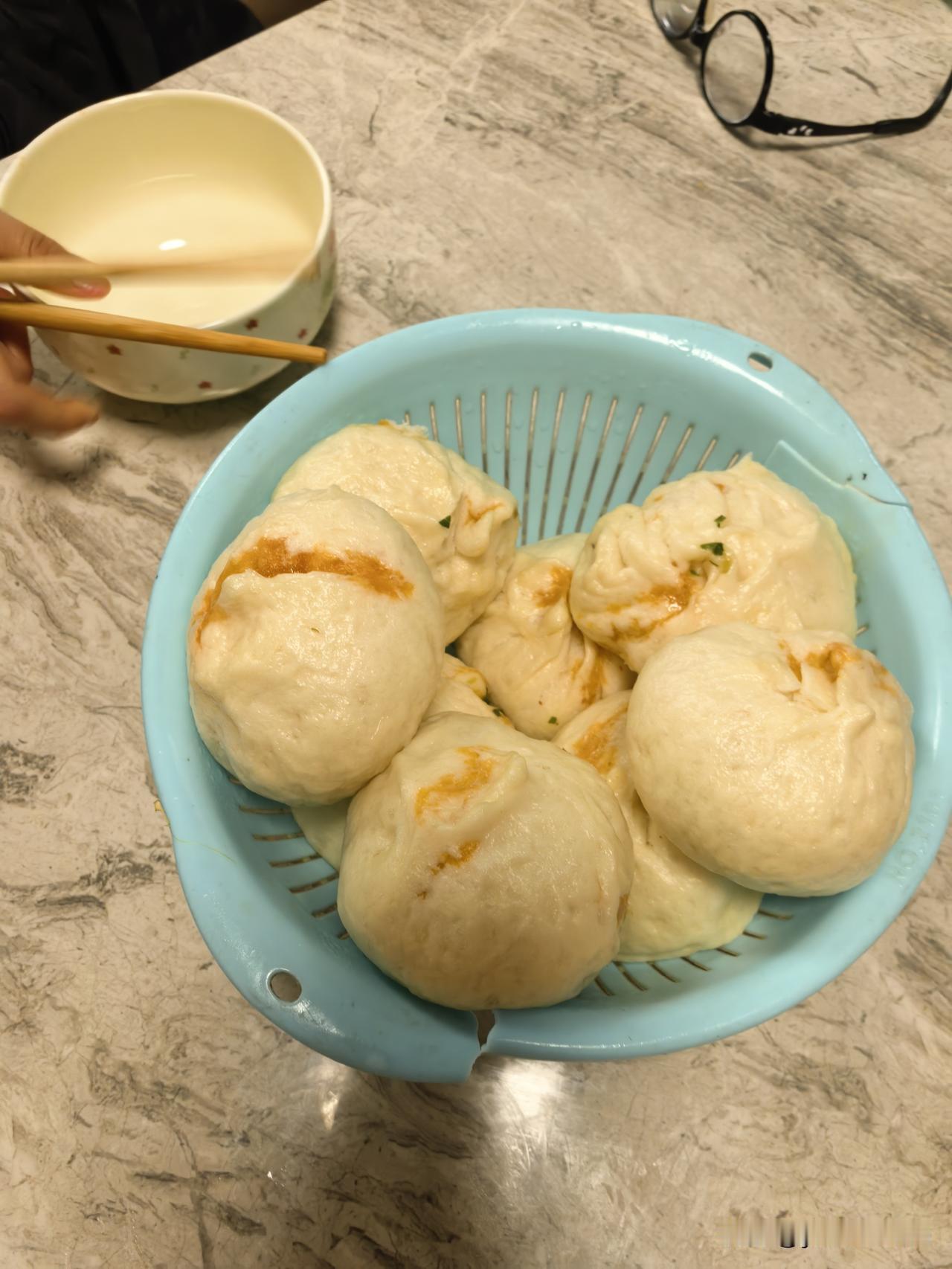 这一口包子简直绝了，比外面卖的还好吃